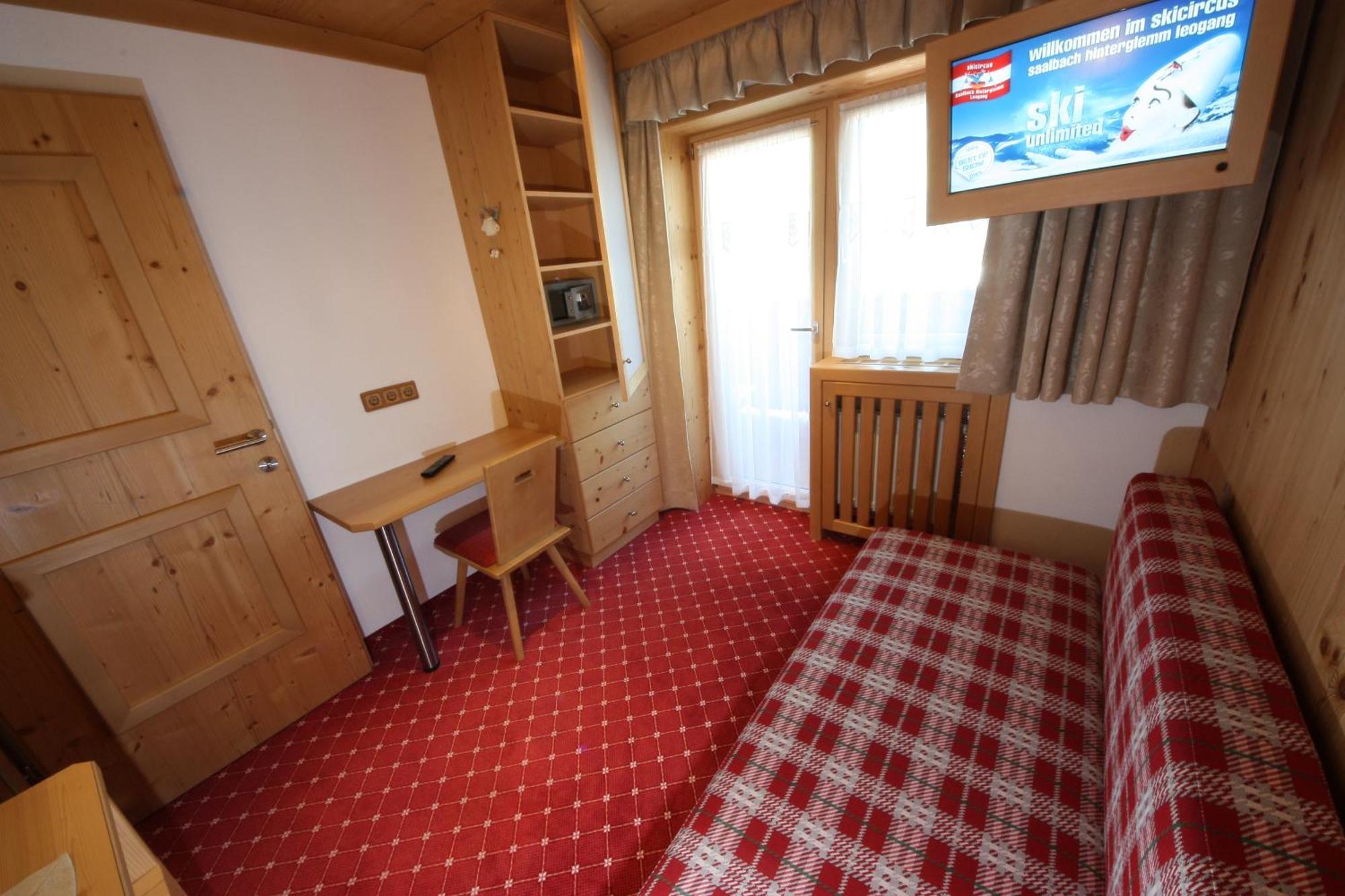 Talheimer Grias Di & Hoamat Since 1958 Inklusive Therme Tauern Spa & Jokercard Saalbach-Hinterglemm Room photo
